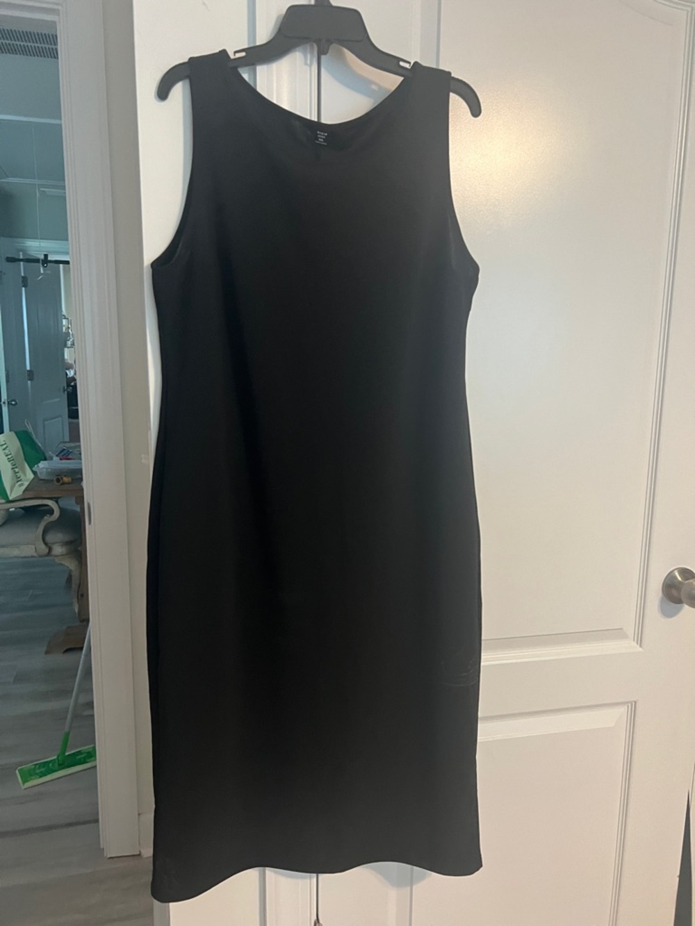 SHEIN Black Sleeveless Midi Shift Dress